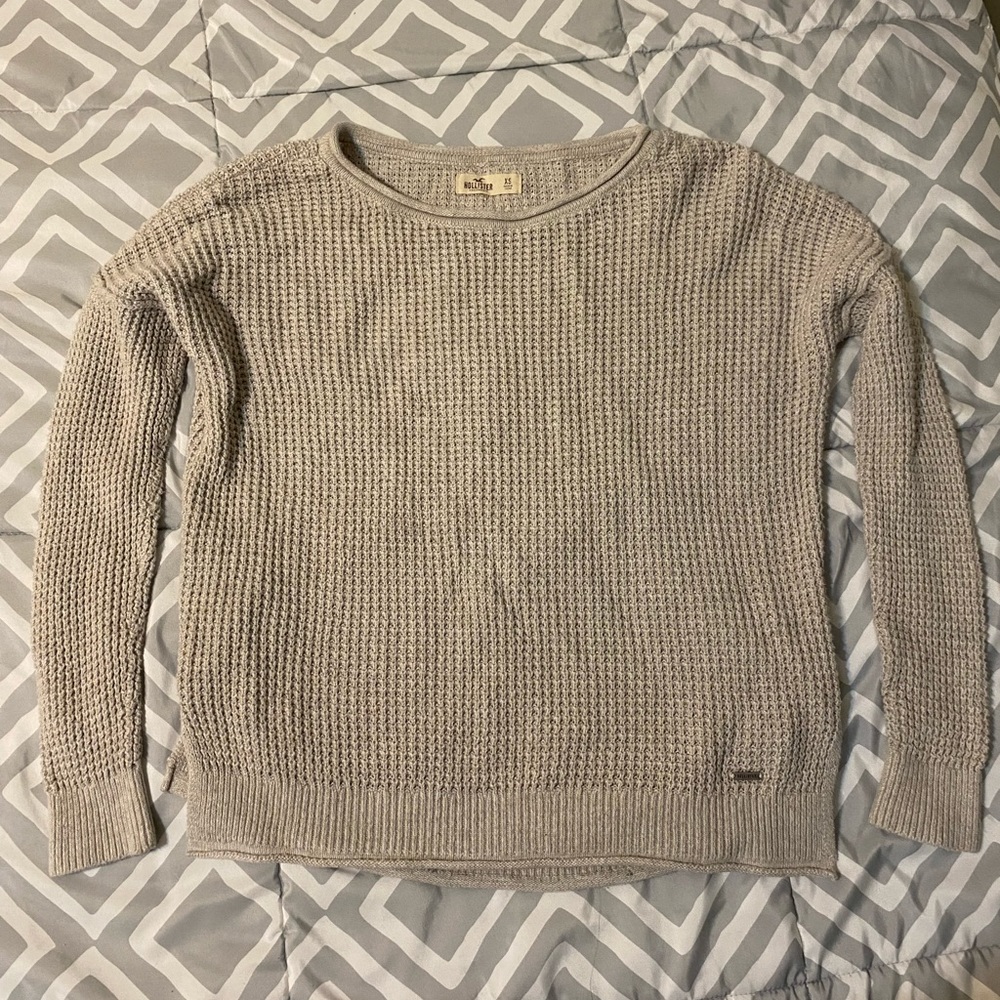 HOLLISTER CREAM SWEATER SIZE XS